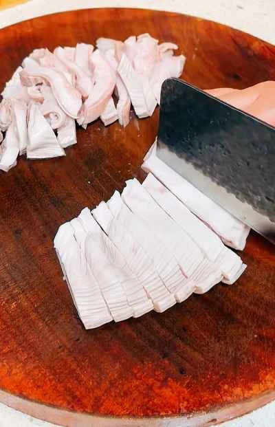 豚の胃袋とチキンのスープを作る手順：3