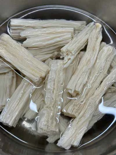 乾燥豆腐入り鴨肉の煮込みの作り方：1