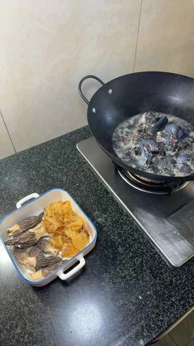 アミガサタケ、魚の浮き袋、黒骨鶏のスープの作り方：2