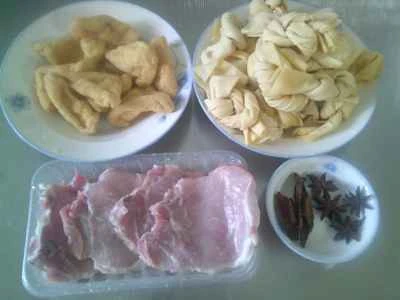 豆腐の結び目と煮込んだポークチョップの作り方：1