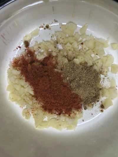 マスタードグリーンの塩漬けを使った牛肉サラダの作り方：6