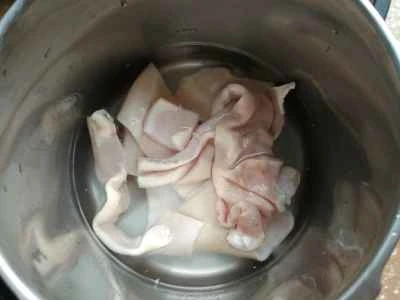 豚皮入りインゲン炒めの作り方：1