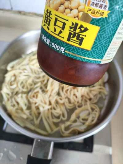 玉ねぎと豆腐の皮の炒め物の作り方:4