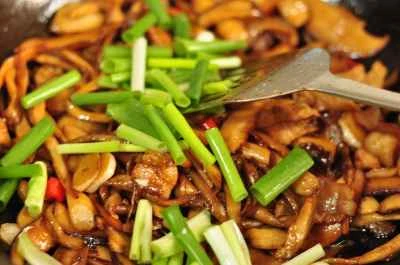 3種類のキノコの乾燥鍋の作り方：7