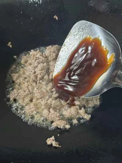 刻んだ唐辛子、ひき肉、卵を作る手順：4