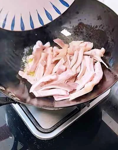 豚の胃袋とチキンのスープを作る手順：5