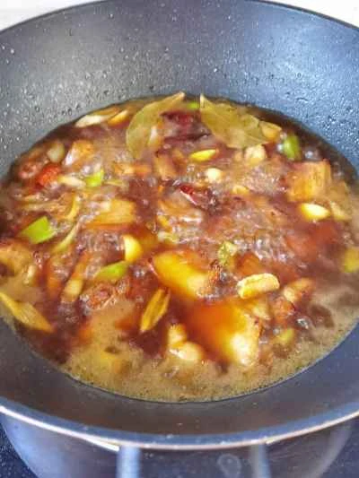 ベビーカボチャ入り豚バラ肉の煮込み レシピ手順：10