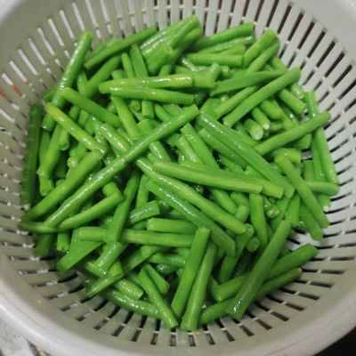 ニンニクと塩漬け豚肉を使ったインゲンの炒め物の作り方：4