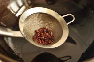 ひき肉とインゲンの炒め物の作り方：2