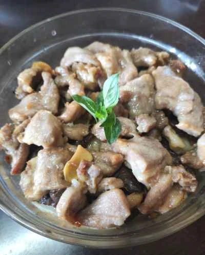 豆腐皮と野生キノコ入り蒸し豚肉のレシピ