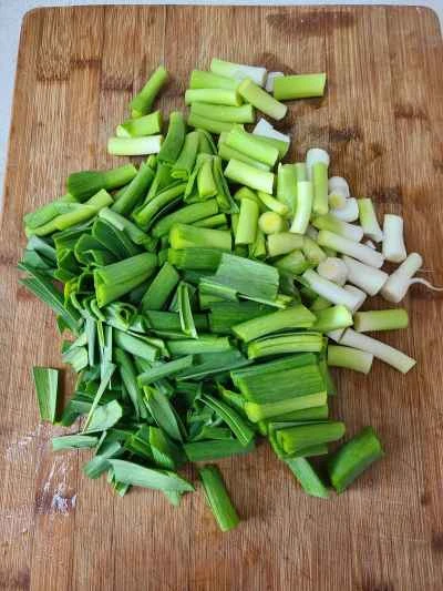 ニンニクの芽と乾燥豆腐の炒め物の作り方：2