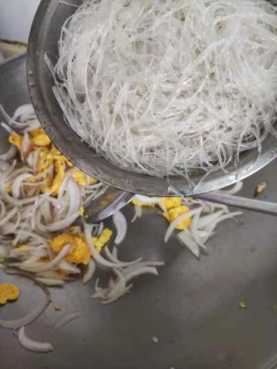 タロイモと春雨の卵と玉ねぎ炒めの作り方：6