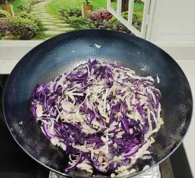 二色キャベツ炒めの作り方：1