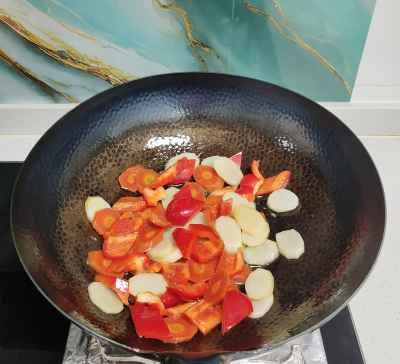 山芋、ニンジン、赤ピーマンの炒め物の作り方：4