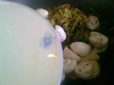 野菜とキノコの煮込みベジタリアンチキンの作り方：5