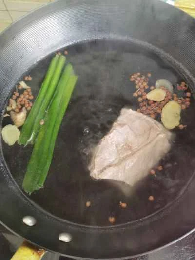 白身肉、ブラッドソーセージ、ザワークラウトの改良レシピ：1