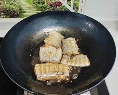 フライパンで焼いたリボンフィッシュのレシピ手順：3