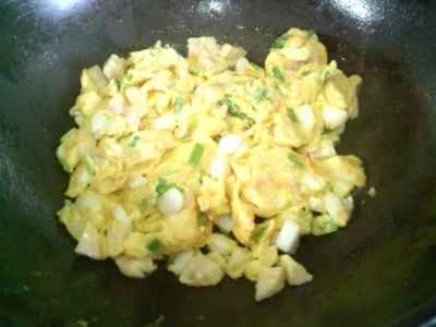 ロブスター風味のボール、タラソーセージ、スクランブルエッグの作り方：10