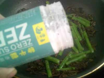 塩漬けカラシナとインゲンの炒め物の作り方：8