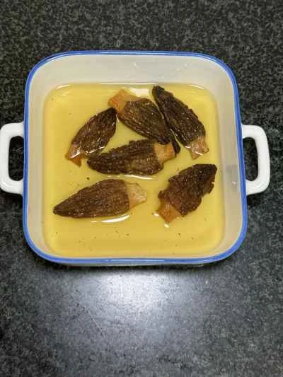 モレル茸入り蒸しミートローフ：ステップ1