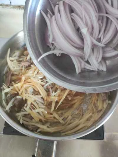 細切りジャガイモと薄切り肉の炒め物の作り方：8