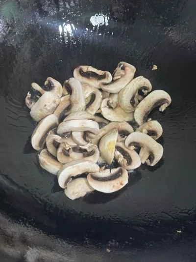 きのことアスパラガスの炒め物の作り方：3