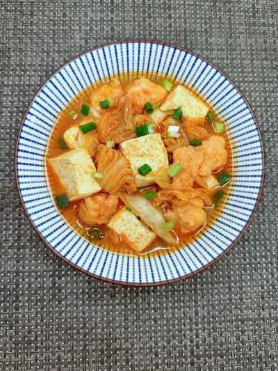 キムチ、豆腐、エビの鍋の作り方：11