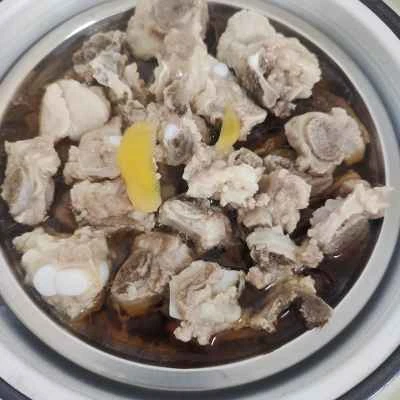 鹿角茸入り蒸し豚スペアリブのレシピ