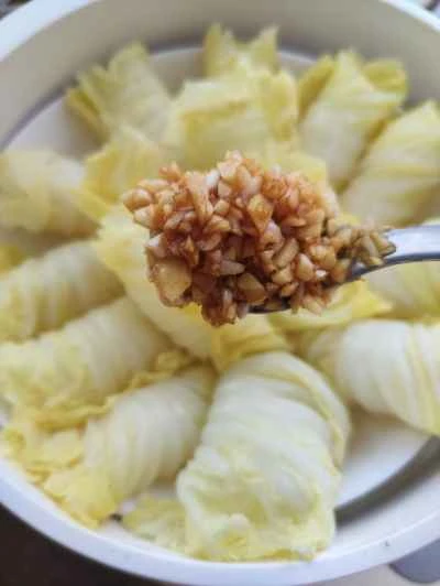 ニンニク入り蒸しチンゲン菜ロールの作り方:7