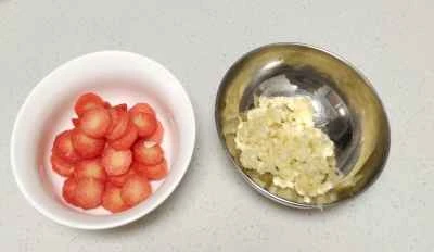 ニンジンとキャベツの炒め物の作り方：1