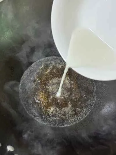 アミガサタケを詰めたエビペーストの作り方：8