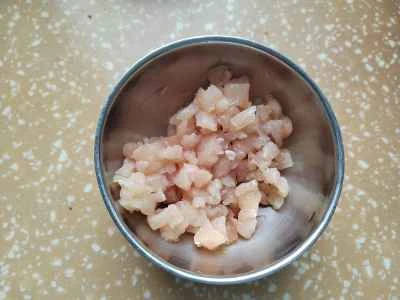 スイートピーとカシューナッツの鶏肉炒めの作り方：1