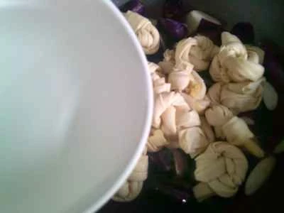 豆腐の結び目とナスの煮込みの作り方：5