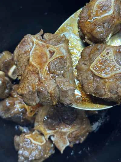 牛テールとジャガイモの煮込みの作り方：7