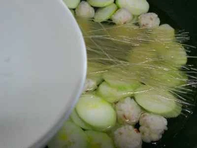 夜咲き花とこんにゃく春雨入りエビ風味ボールの作り方：6