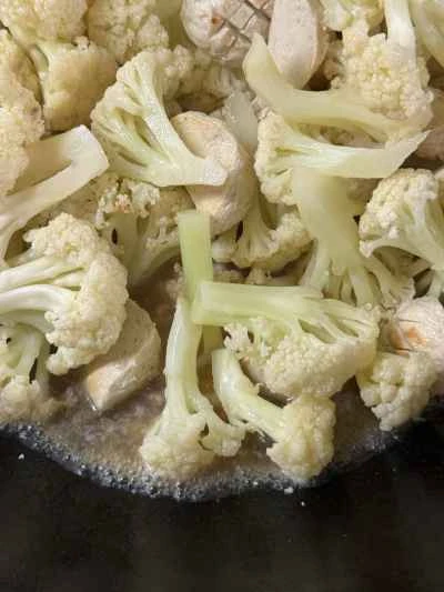 カリフラワーとミートボールの炒め物の作り方：8