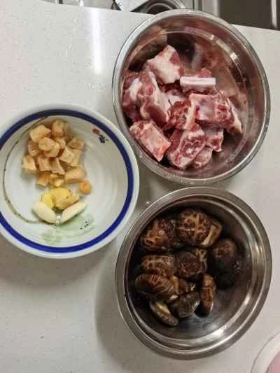 椎茸入り豚バラ肉の煮込みの作り方：1