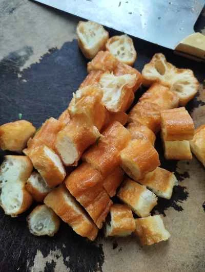 揚げパンの煮込みスティックの作り方：2