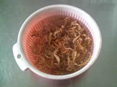 細切りにしたピクルスとインゲンの炒め物の作り方：3