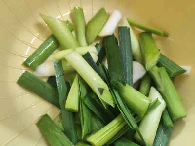 キクラゲと豆腐を使った鶏胸肉の煮込みの作り方：2