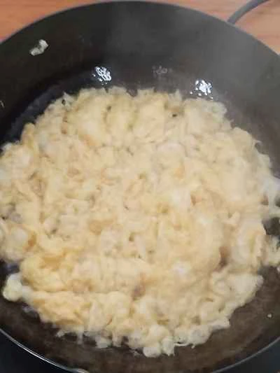 チャイブ入り卵炒めの作り方：2