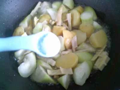 ラムテールのたけのこやジャガイモを一晩で開花させる調理手順：15