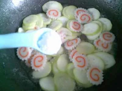 夜咲きセレウス入りかまぼこの炒め物の作り方：8