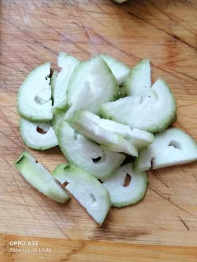 牛肉とヘチマの炒め物を作る手順：1