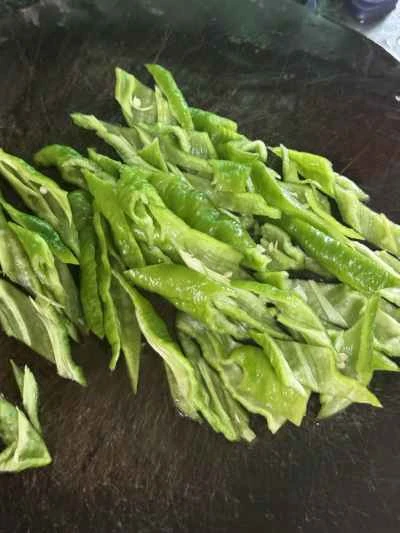 ナスと唐辛子の炒め物の作り方：2