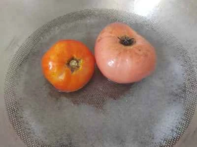 トマト入りスクランブルエッグの作り方：1