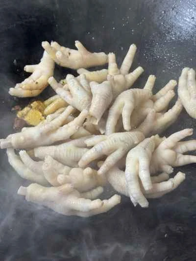 タロイモと鶏足のシチューの作り方：7