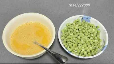 ササゲ入り目玉焼きの作り方：1