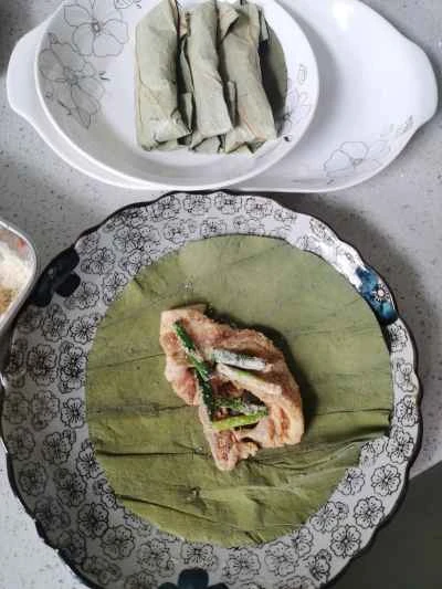 蓮の葉入り豚バラ肉の蒸し物の作り方：5