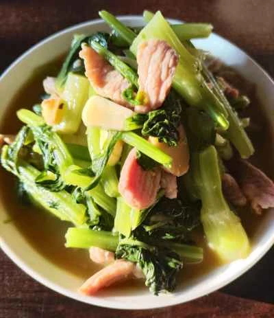 春野菜と薄切り肉のポーチドエッグのレシピ